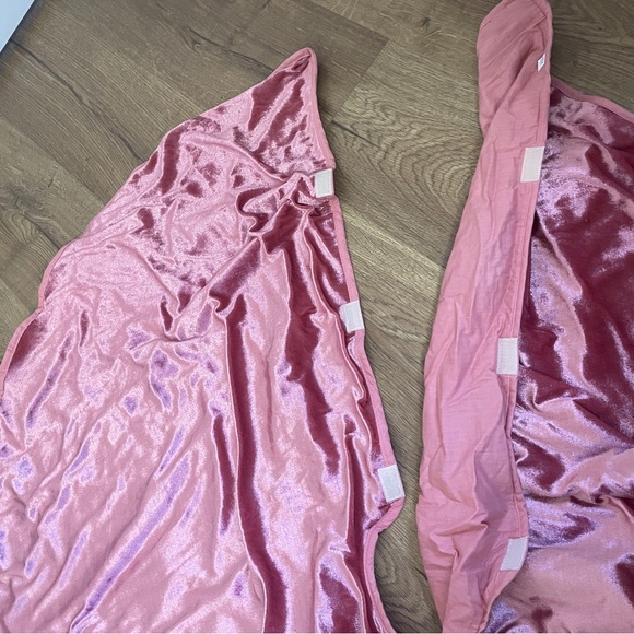 Pink Velvet Christmas Tree Skirt Holiday Decor
Aesthetic - Picture 6 of 11